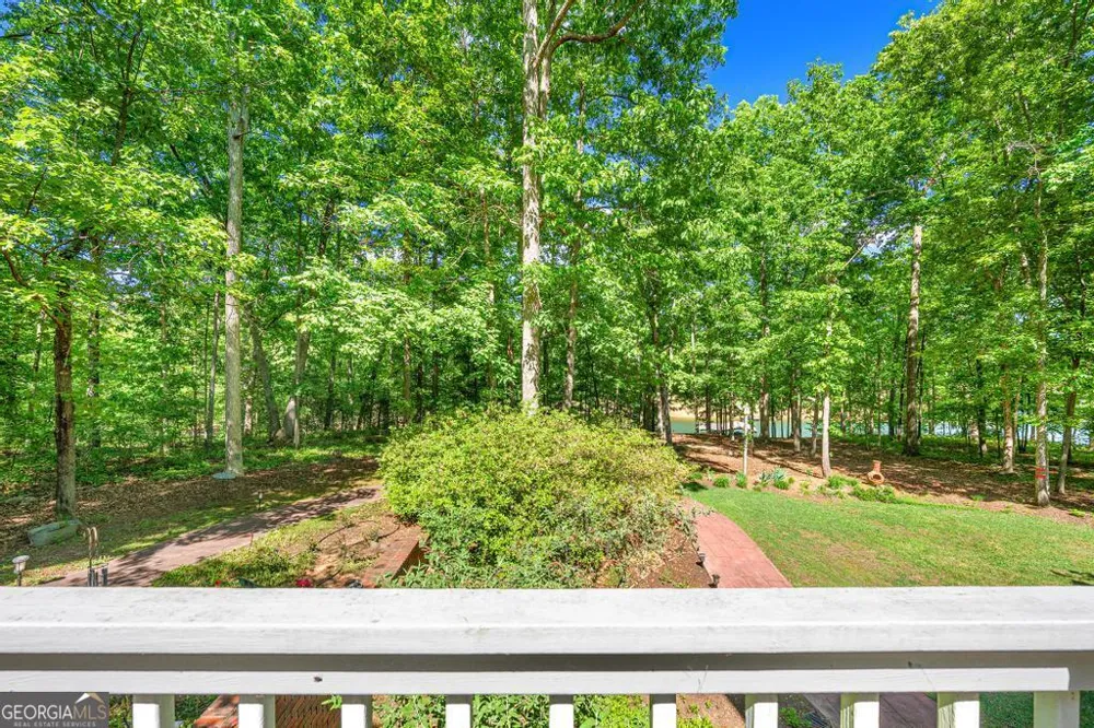 1230 Melody LN Hartwell, GA 30643