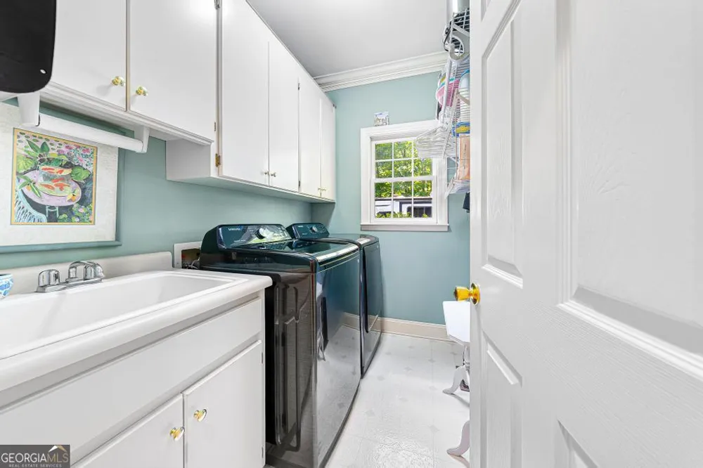 1230 Melody LN Hartwell, GA 30643