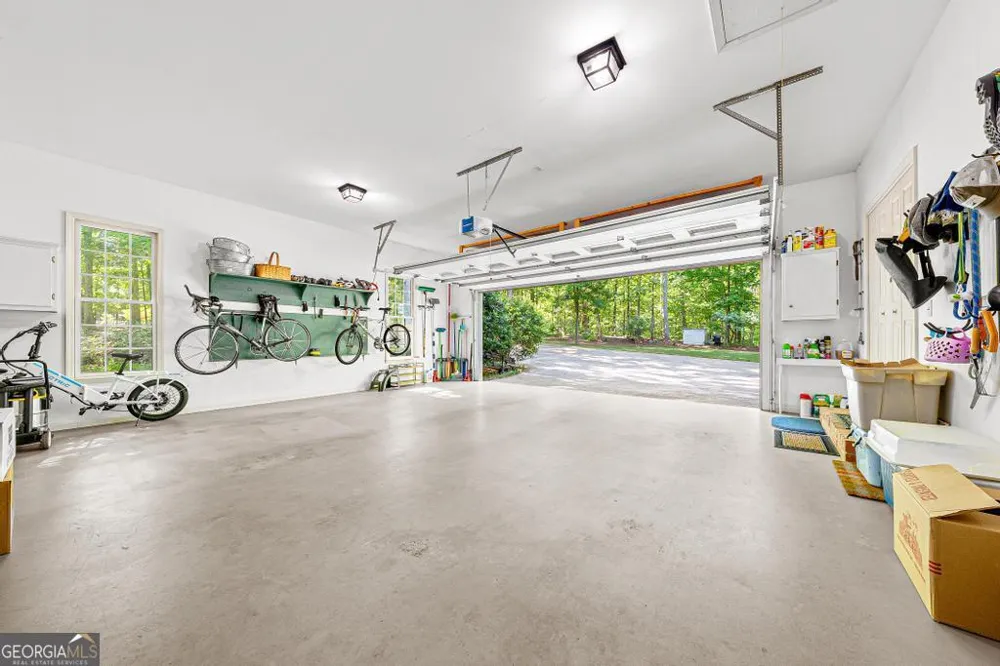 1230 Melody LN Hartwell, GA 30643