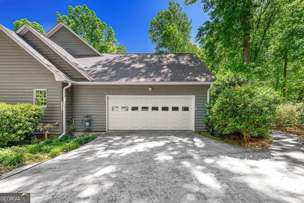 1230 Melody LN Hartwell, GA 30643