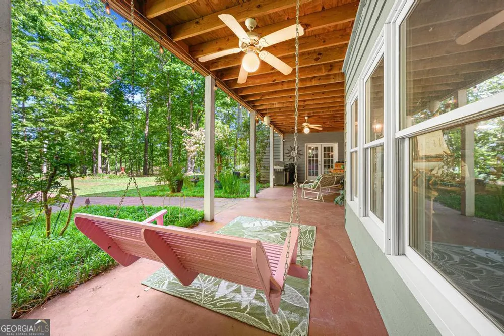 1230 Melody LN Hartwell, GA 30643