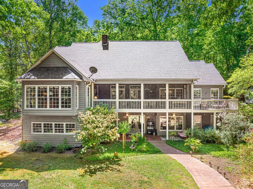 1230 Melody LN Hartwell, GA 30643