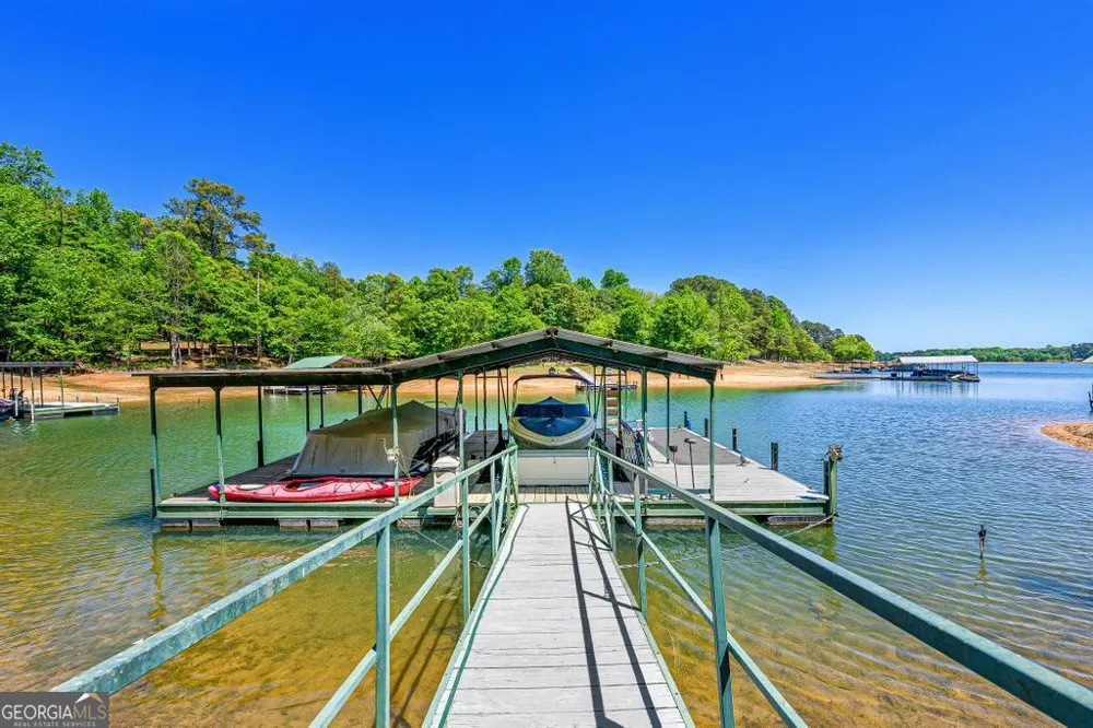 1230 Melody LN Hartwell, GA 30643