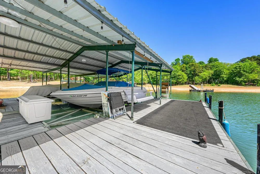 1230 Melody LN Hartwell, GA 30643