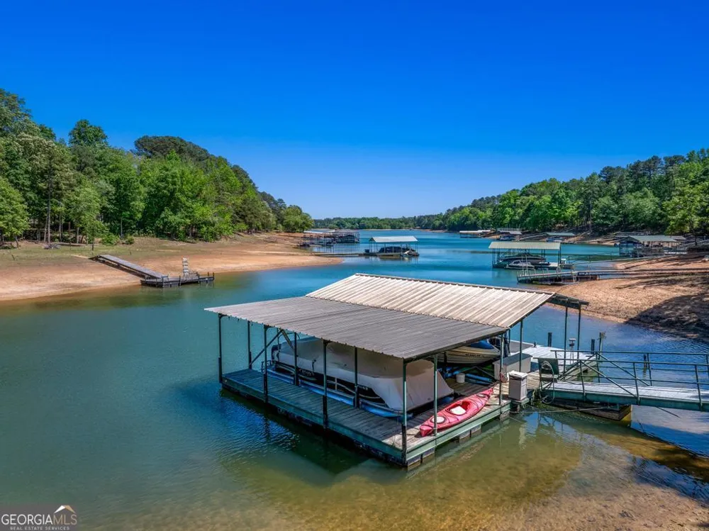 1230 Melody LN Hartwell, GA 30643