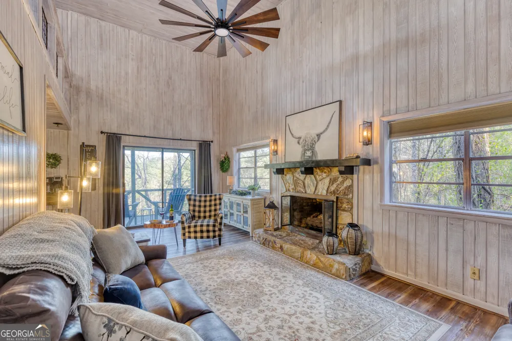 145 River Bend LN Blue Ridge, GA 30513
