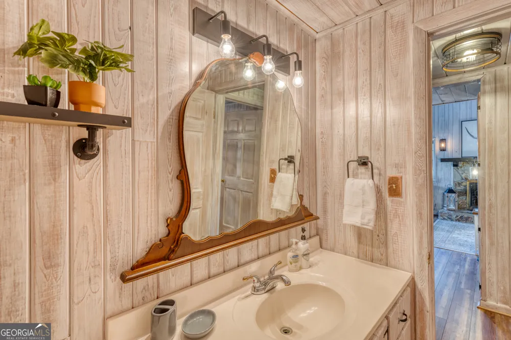 145 River Bend LN Blue Ridge, GA 30513