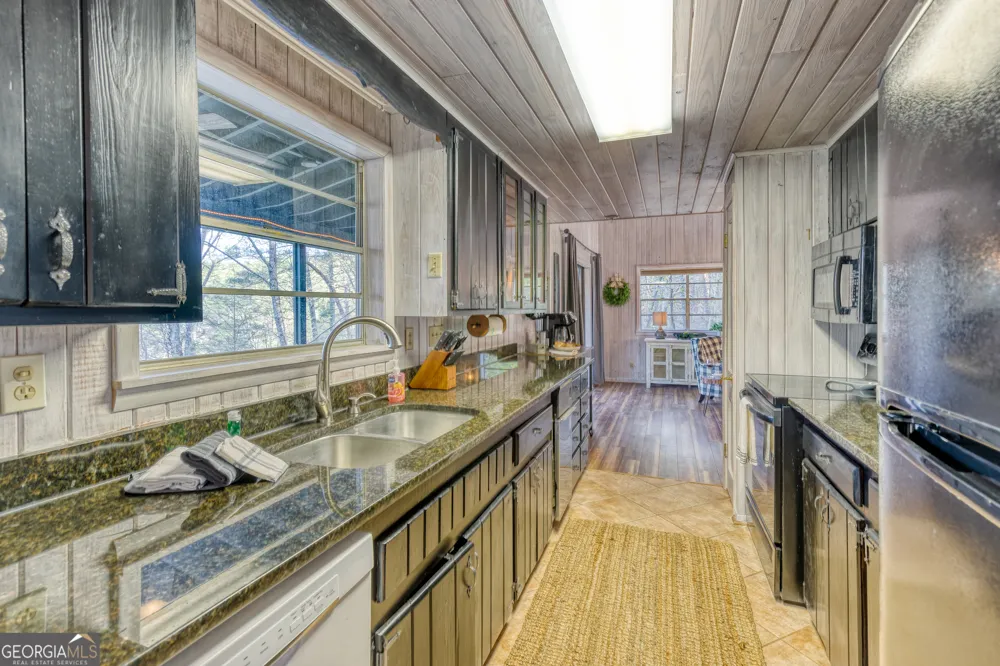 145 River Bend LN Blue Ridge, GA 30513