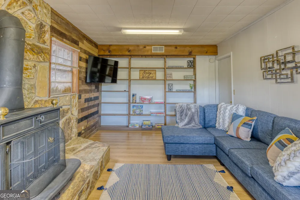 145 River Bend LN Blue Ridge, GA 30513