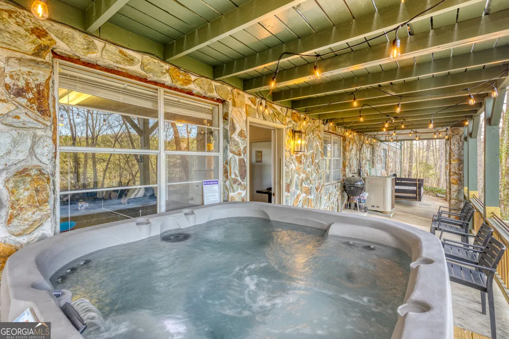 145 River Bend LN Blue Ridge, GA 30513
