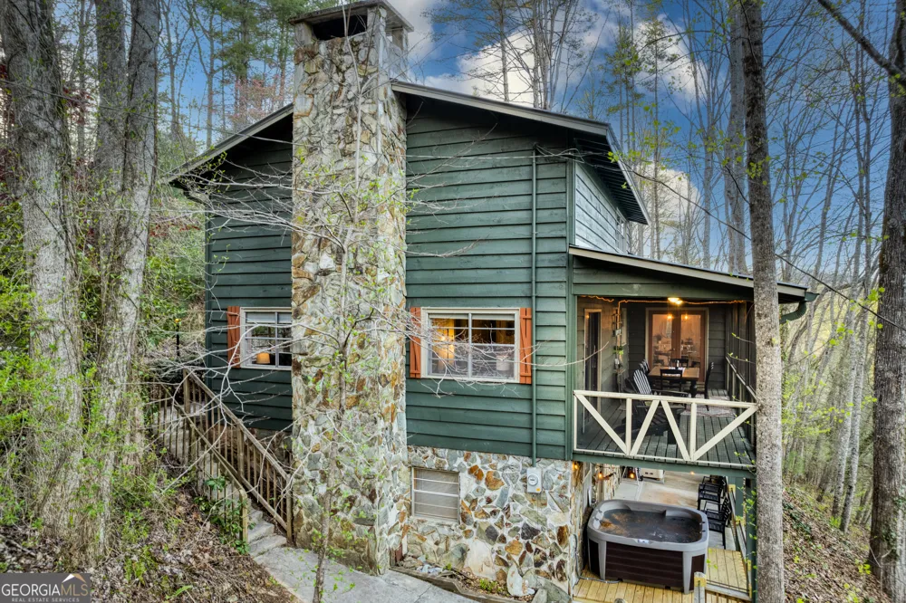 145 River Bend LN Blue Ridge, GA 30513