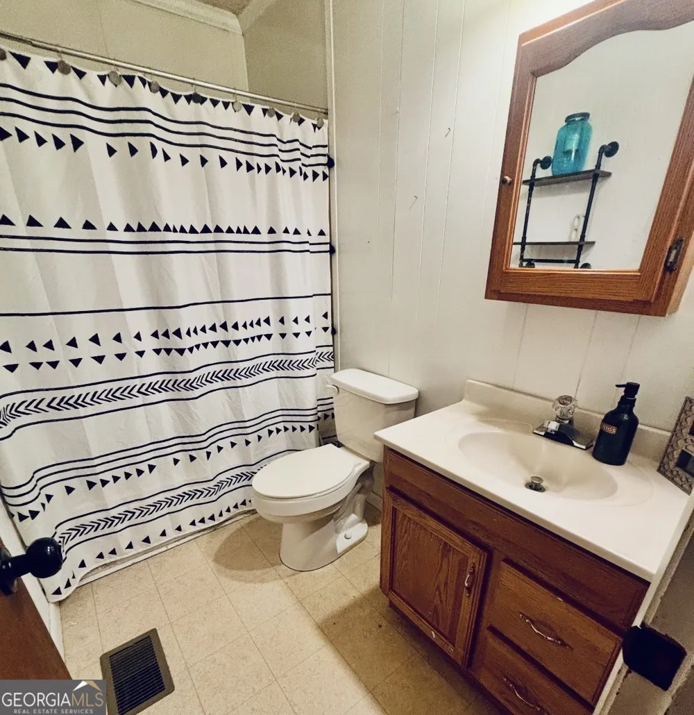 74 Hanshaw DR Rock Spring, GA 30739