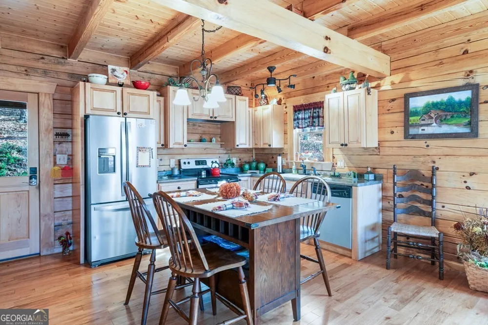 488 Smith RD Brasstown, NC 28902
