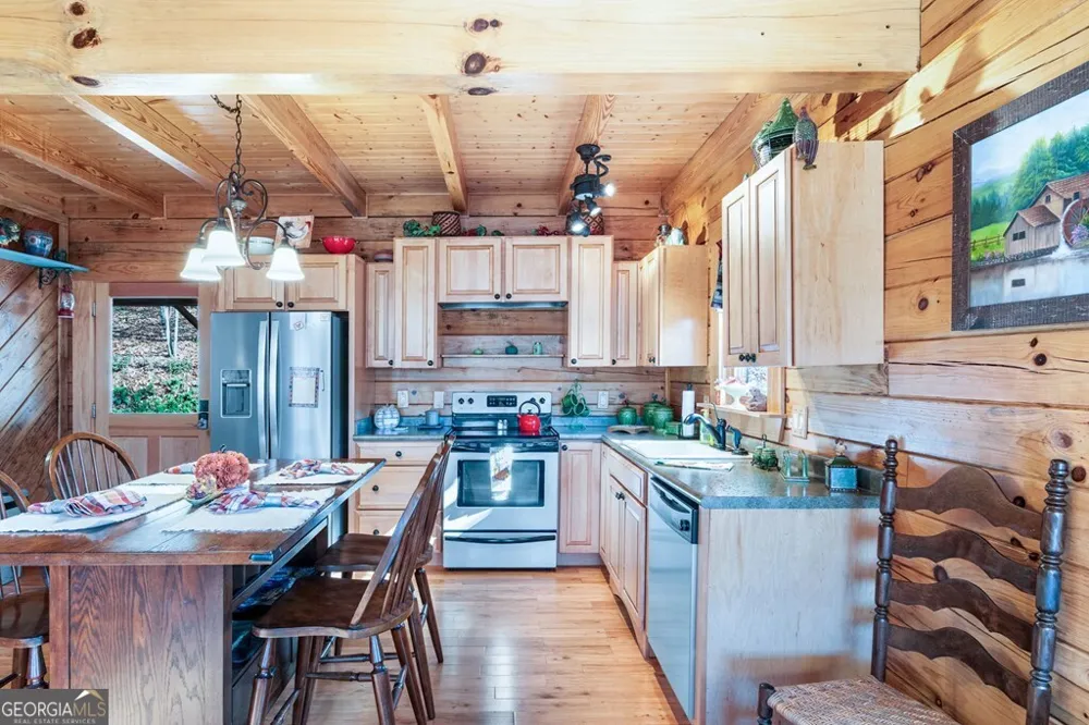 488 Smith RD Brasstown, NC 28902