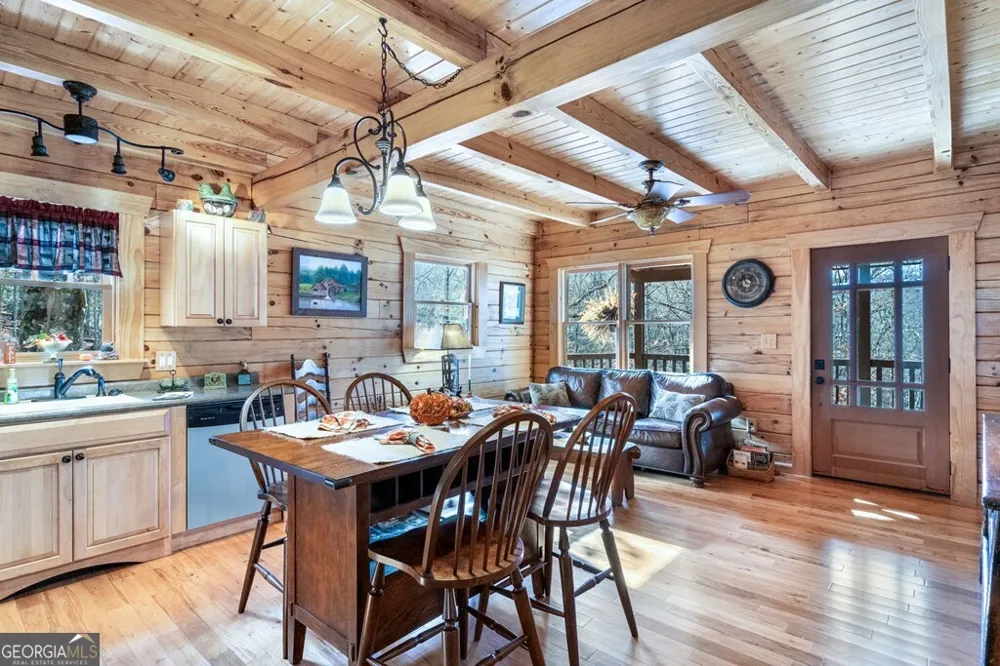 488 Smith RD Brasstown, NC 28902