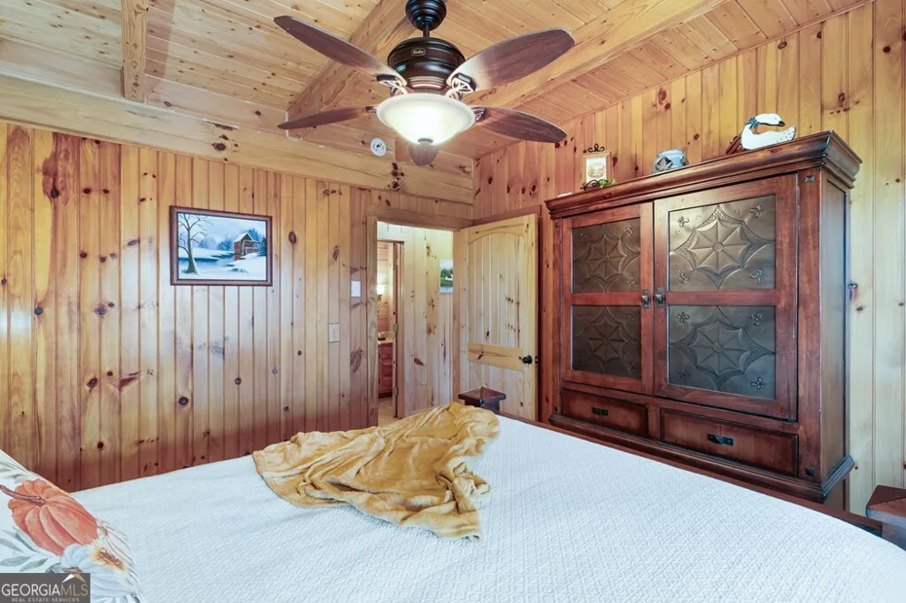 488 Smith RD Brasstown, NC 28902