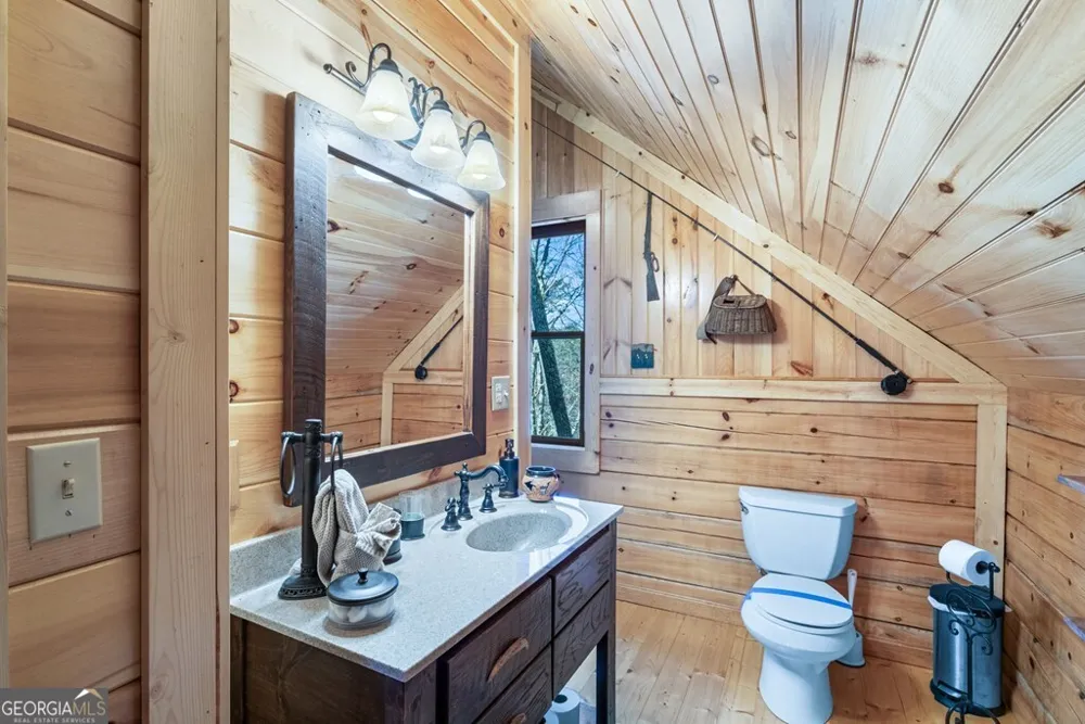 488 Smith RD Brasstown, NC 28902