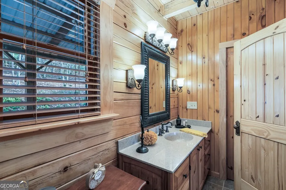 488 Smith RD Brasstown, NC 28902