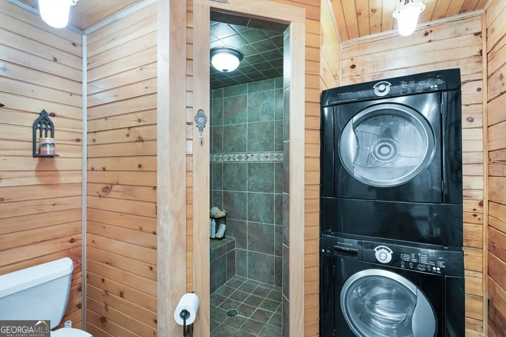 488 Smith RD Brasstown, NC 28902