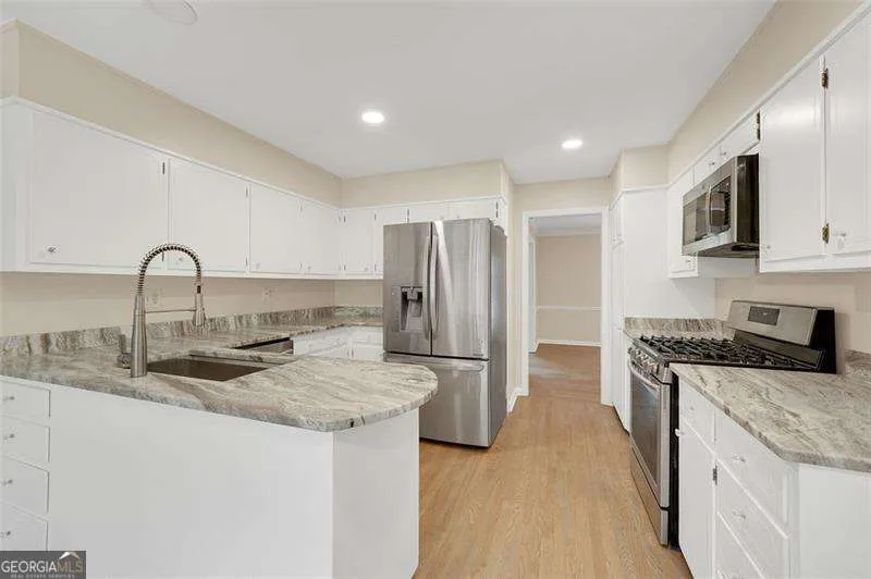 4517 E KINGS POINT CIR Dunwoody, GA 30338