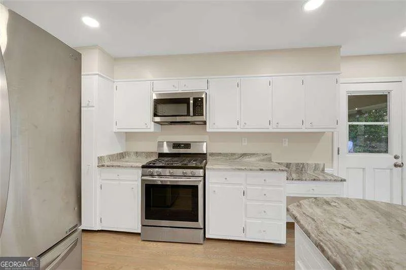 4517 E KINGS POINT CIR Dunwoody, GA 30338