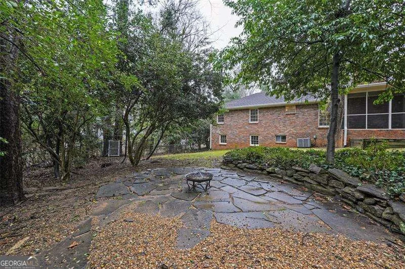 4517 E KINGS POINT CIR Dunwoody, GA 30338