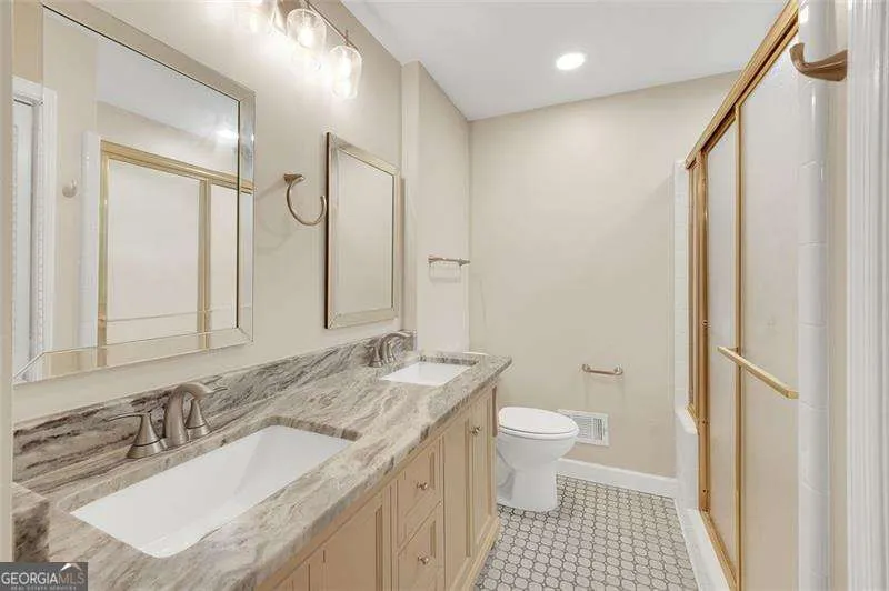 4517 E KINGS POINT CIR Dunwoody, GA 30338