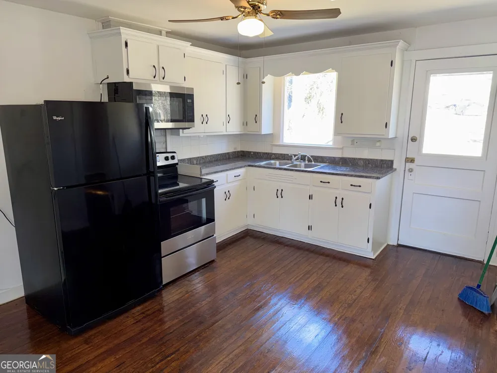 196 College AVE Elberton, GA 30635