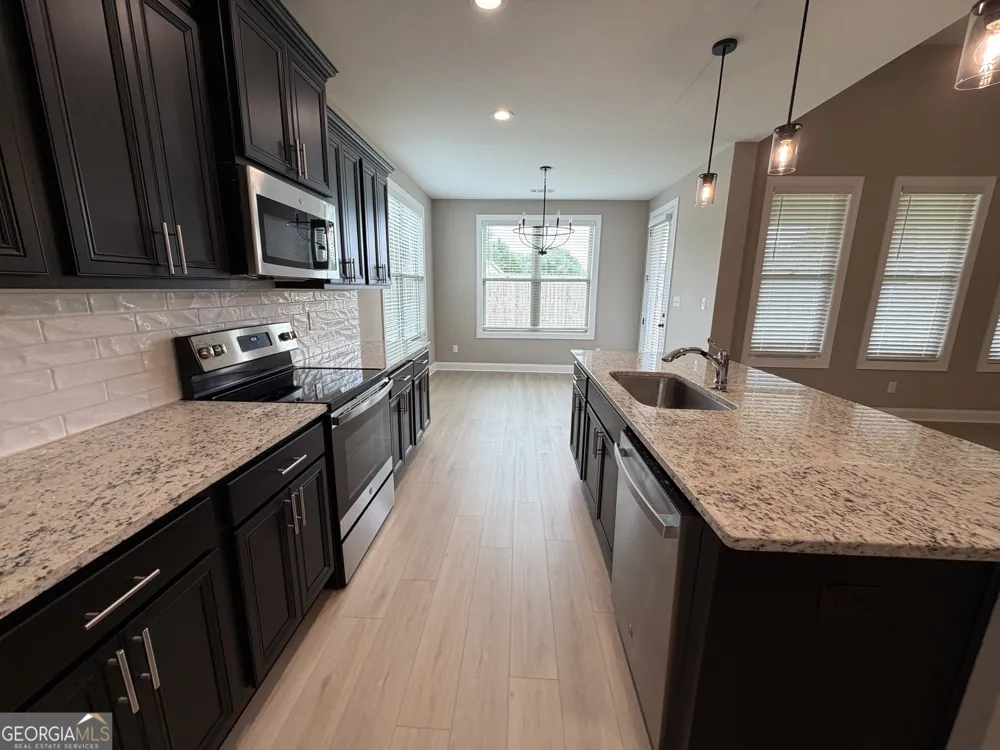 417 Otters Ridge DR Kathleen, GA 31047