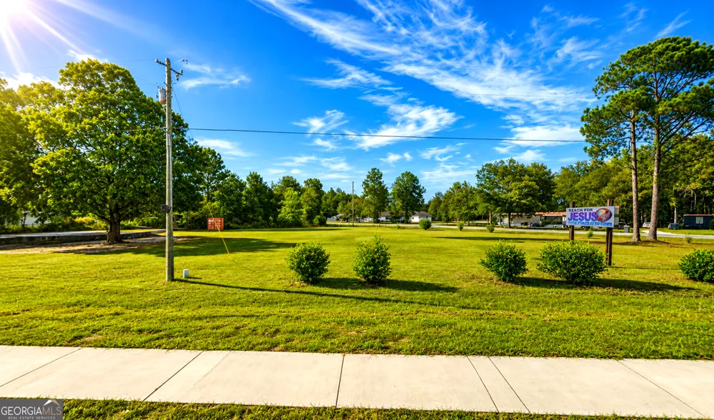 1147 Poor Robin RD Baxley, GA 31513