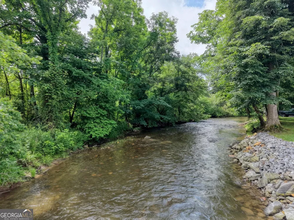33 Tusquittee Valley Lane Hayesville, NC 28904
