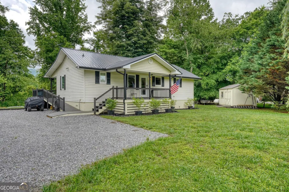 33 Tusquittee Valley Lane Hayesville, NC 28904