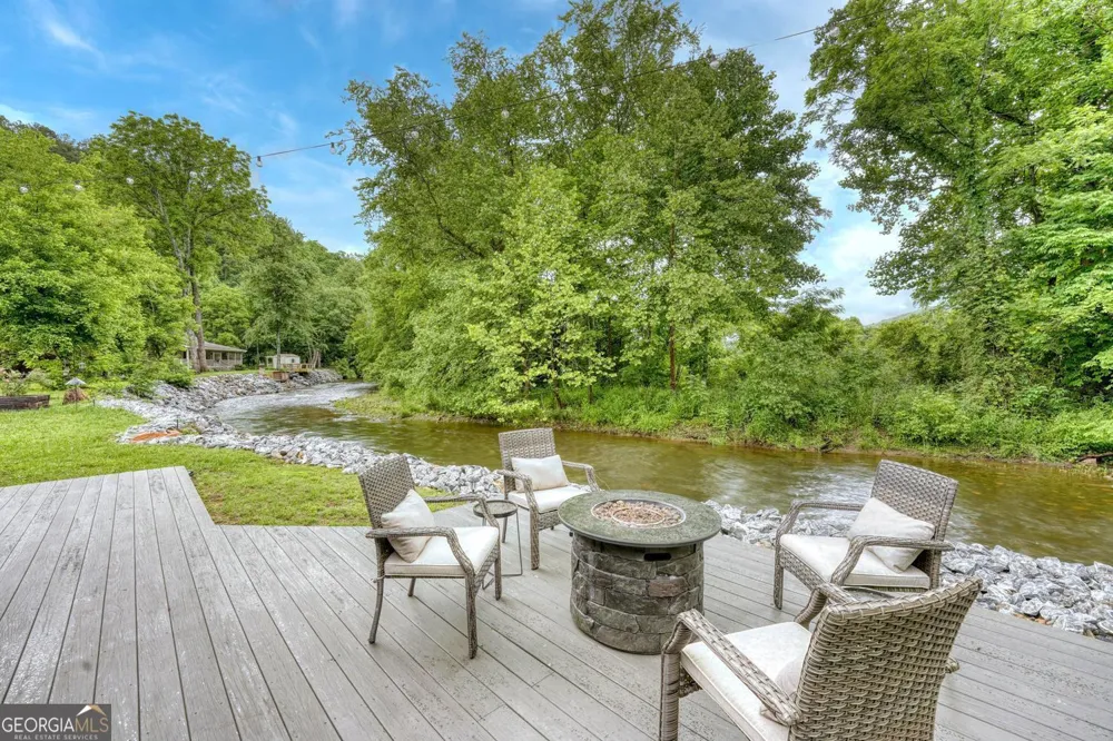 33 Tusquittee Valley Lane Hayesville, NC 28904