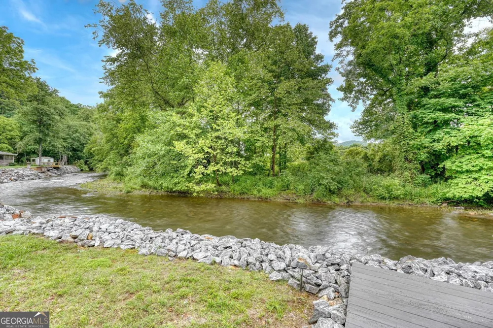 33 Tusquittee Valley Lane Hayesville, NC 28904