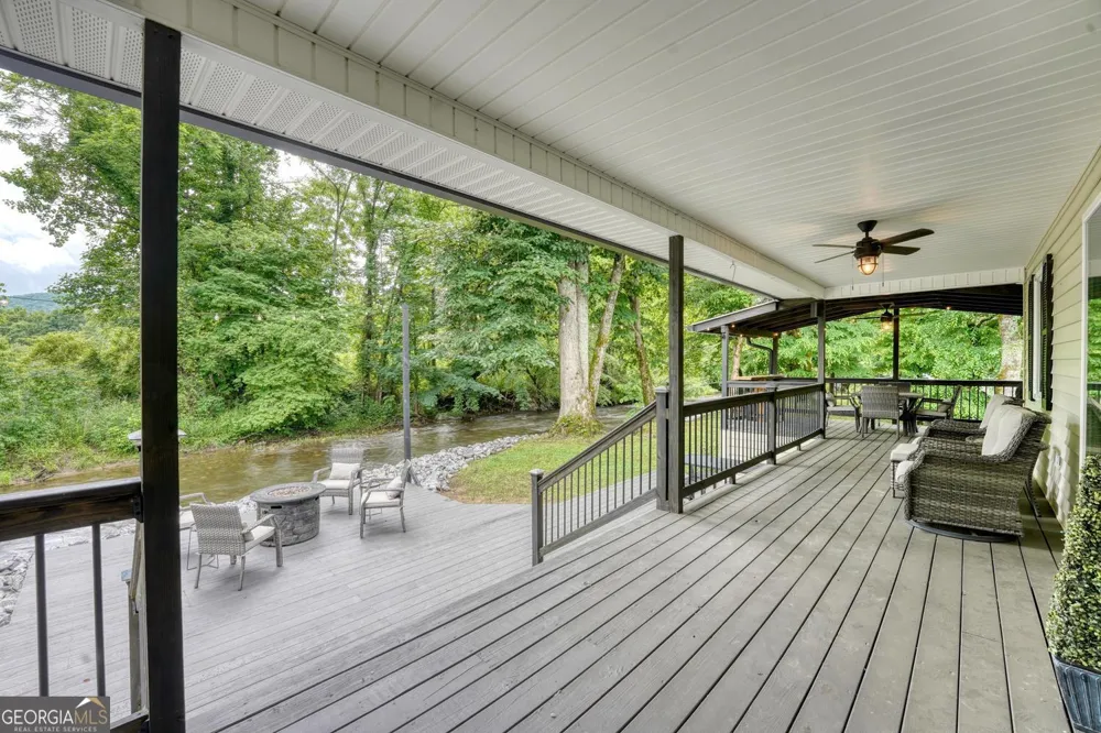 33 Tusquittee Valley Lane Hayesville, NC 28904