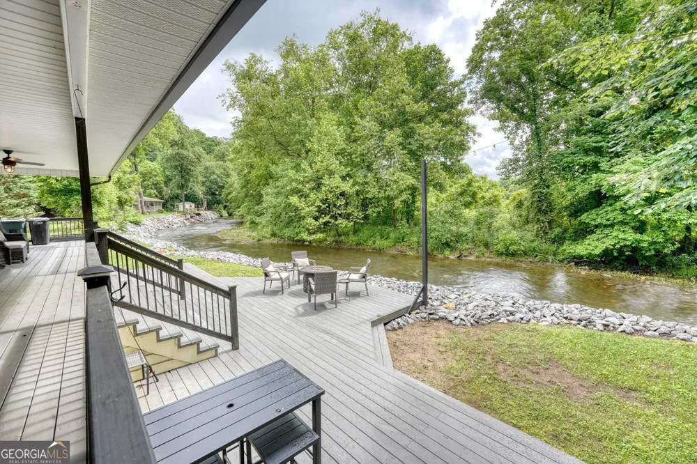 33 Tusquittee Valley Lane Hayesville, NC 28904