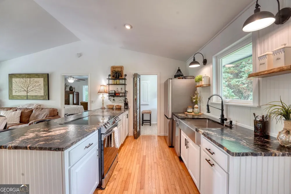 33 Tusquittee Valley Lane Hayesville, NC 28904