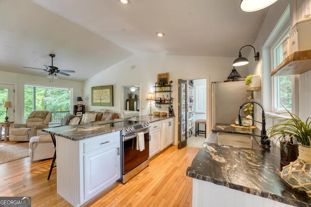 33 Tusquittee Valley Lane Hayesville, NC 28904