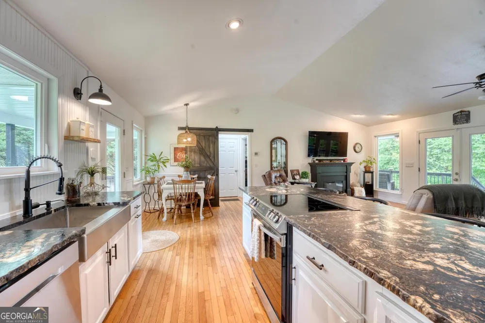 33 Tusquittee Valley Lane Hayesville, NC 28904