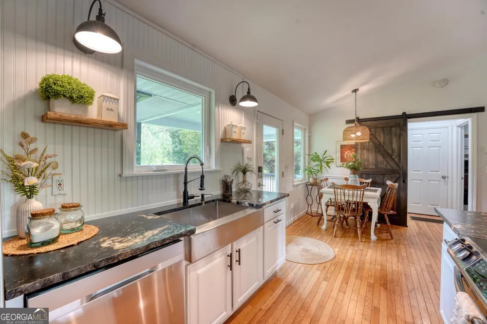 33 Tusquittee Valley Lane Hayesville, NC 28904