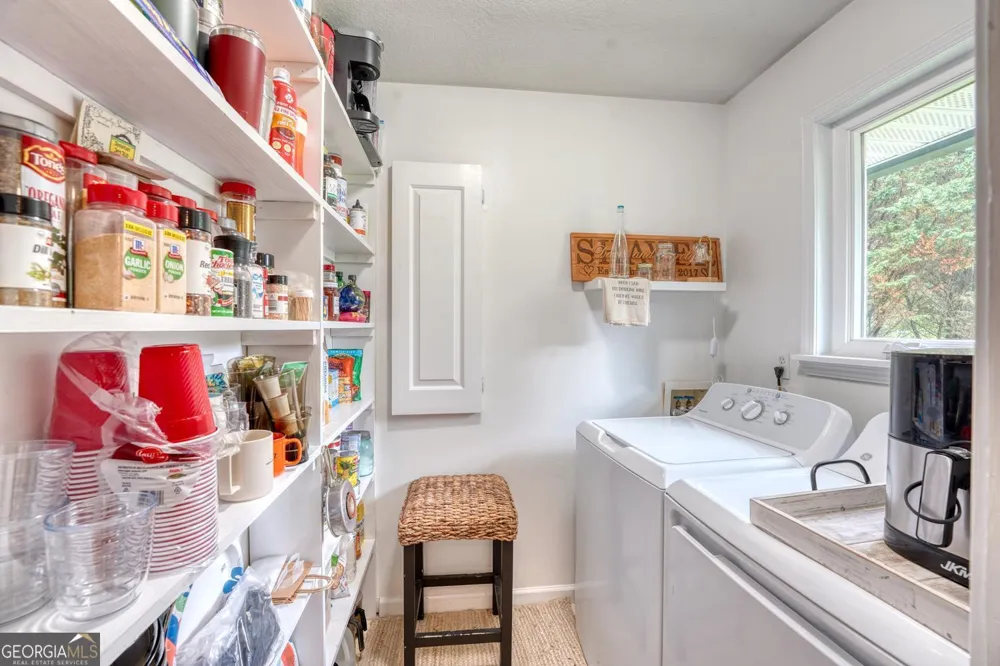 33 Tusquittee Valley Lane Hayesville, NC 28904