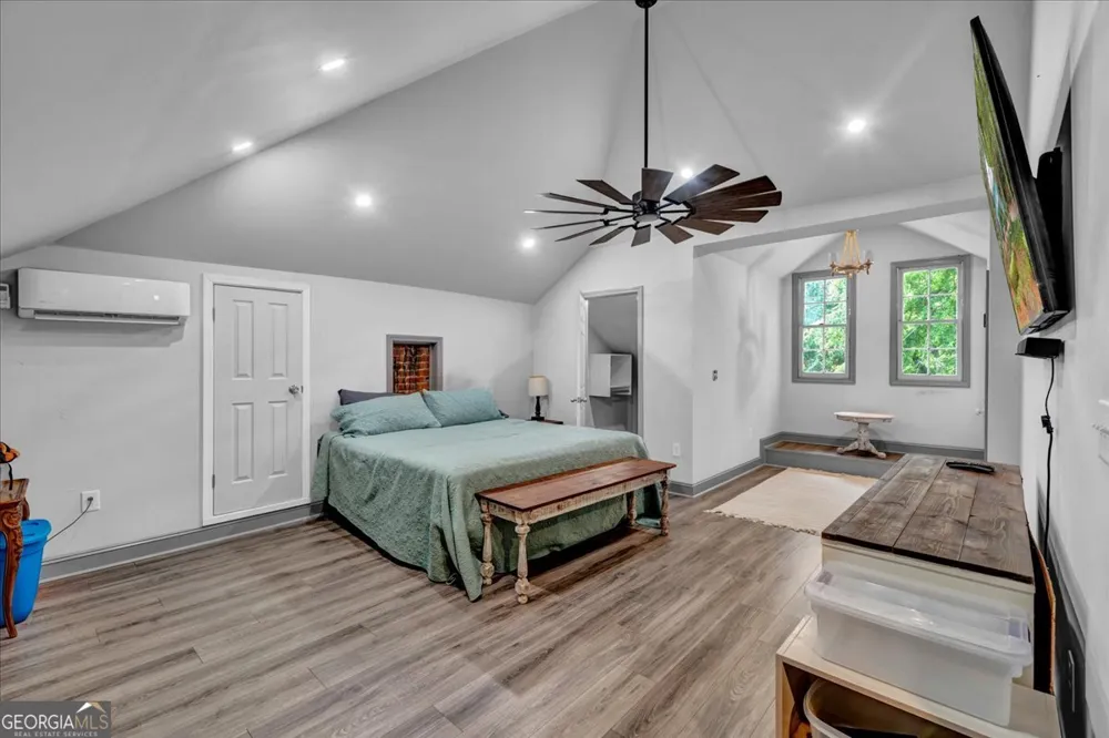 108 Howard ST Byron, GA 31008