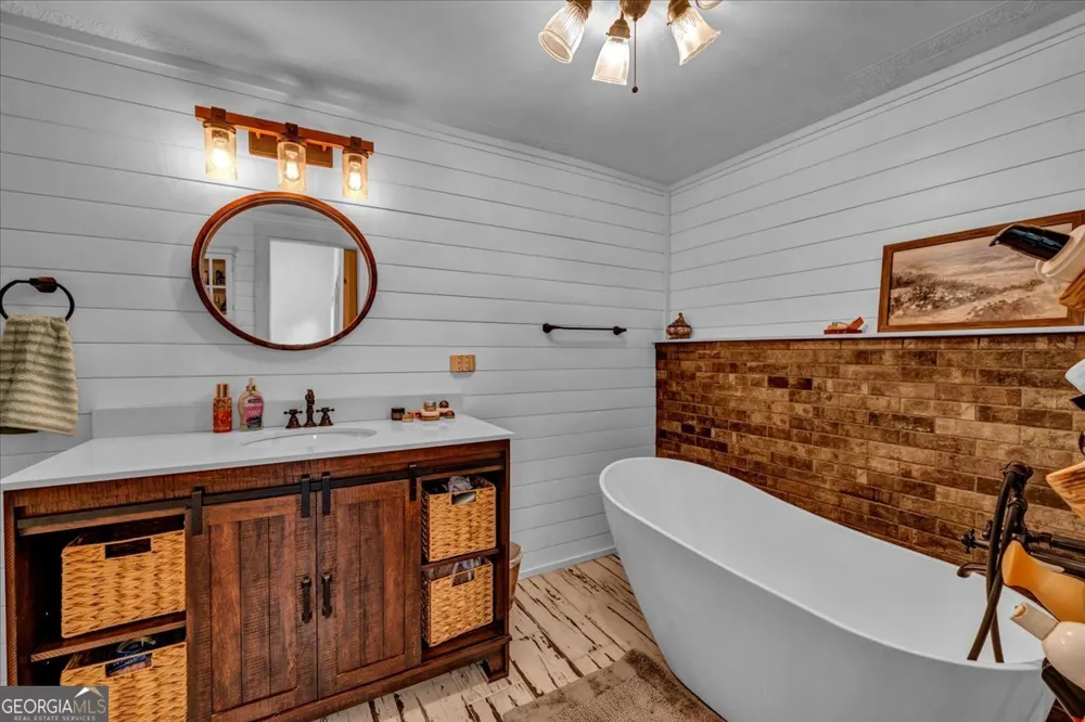 108 Howard ST Byron, GA 31008