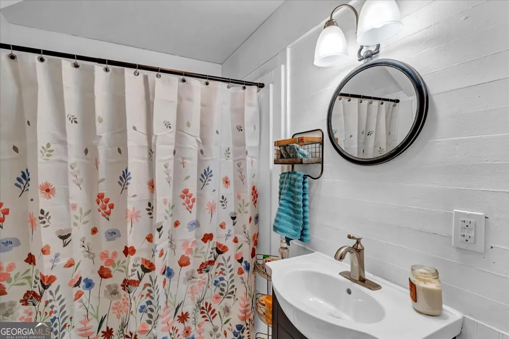 108 Howard ST Byron, GA 31008
