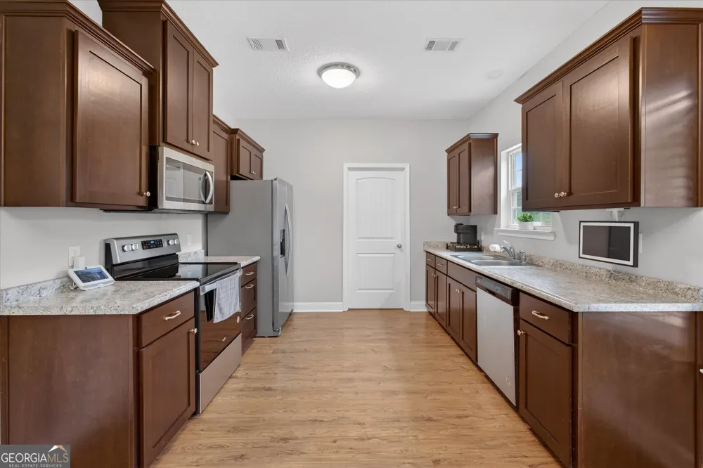 245 Alcott CIR Hinesville, GA 31313