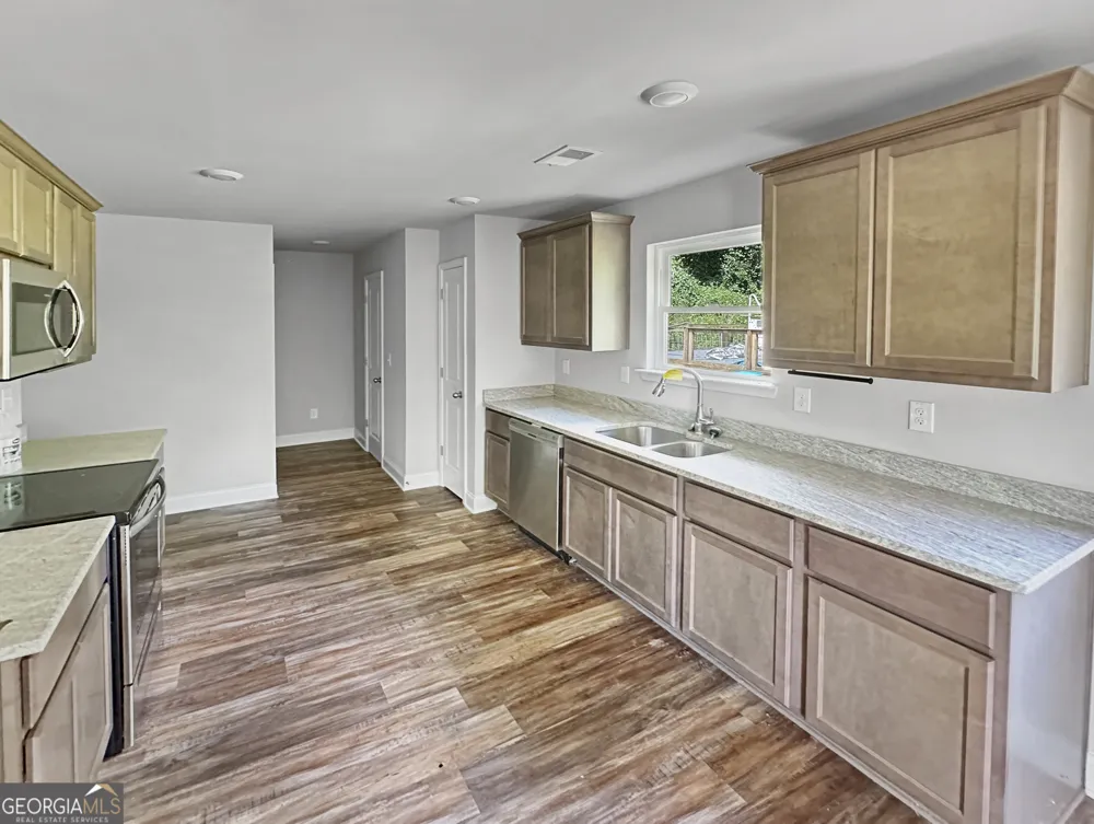 160 Deerfield TRCE Barnesville, GA 30204