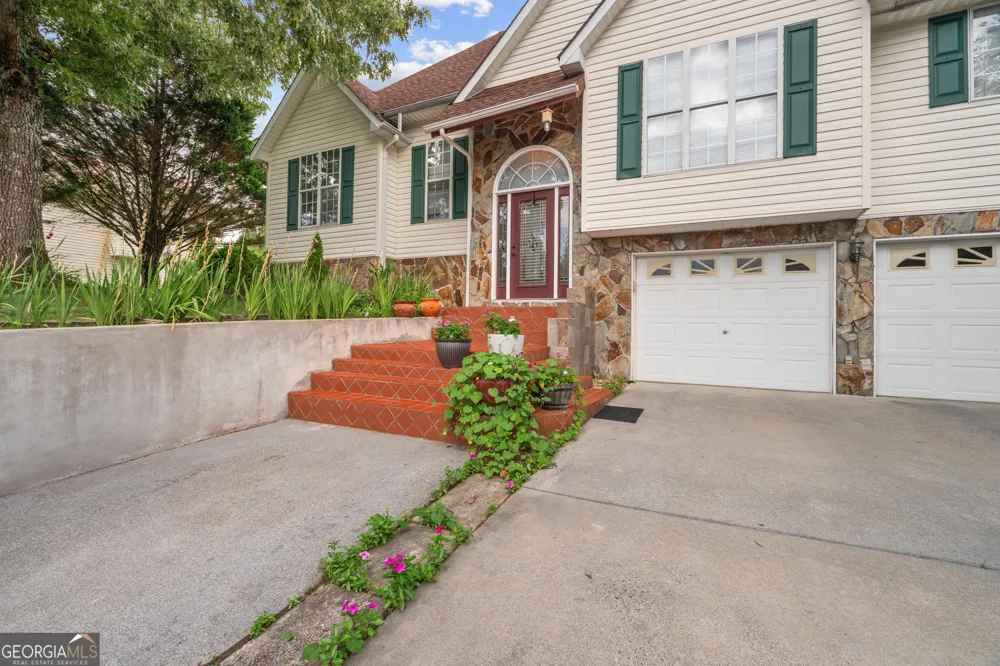391 Wildwood CIR SE Calhoun, GA 30701