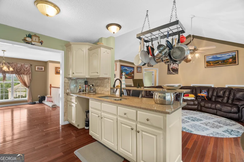 391 Wildwood CIR SE Calhoun, GA 30701
