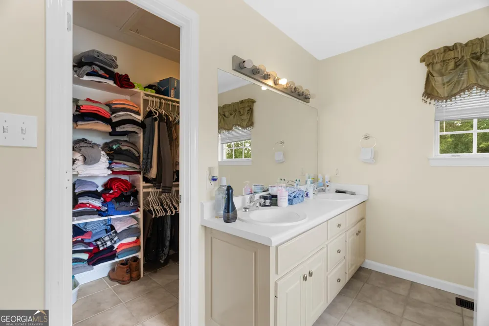 391 Wildwood CIR SE Calhoun, GA 30701