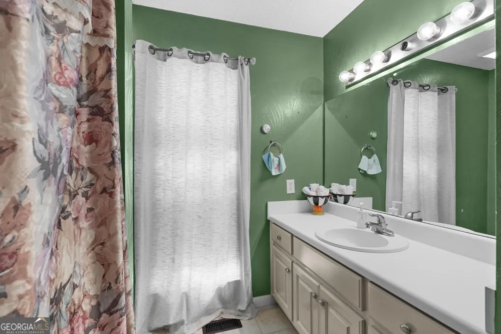 391 Wildwood CIR SE Calhoun, GA 30701